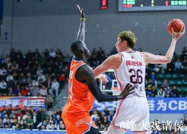 辽宁本钢将于明晚19:35客场对阵北京首钢，进行CBA常规赛第三轮比赛。